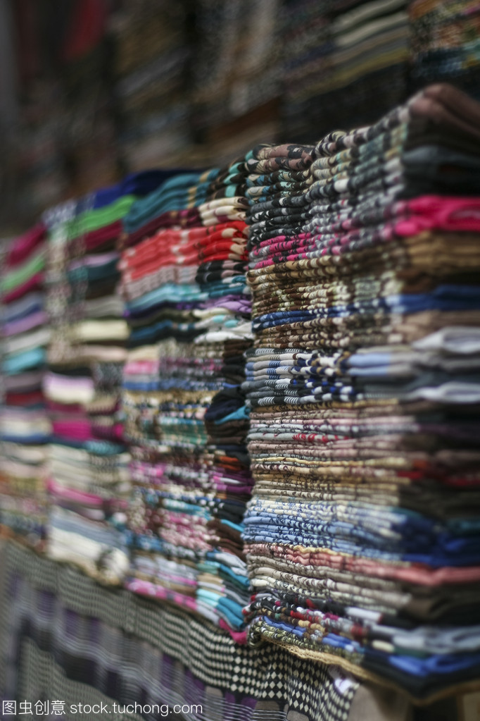 市场上的披肩纺织品 风格、材质与选购指南